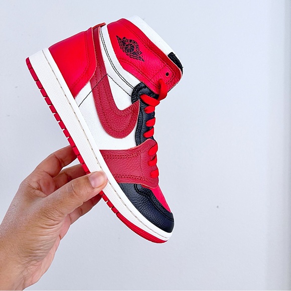 Women’s Nike Air Jordan 1 Method of Make High Sneakers - Picture 2 of 7